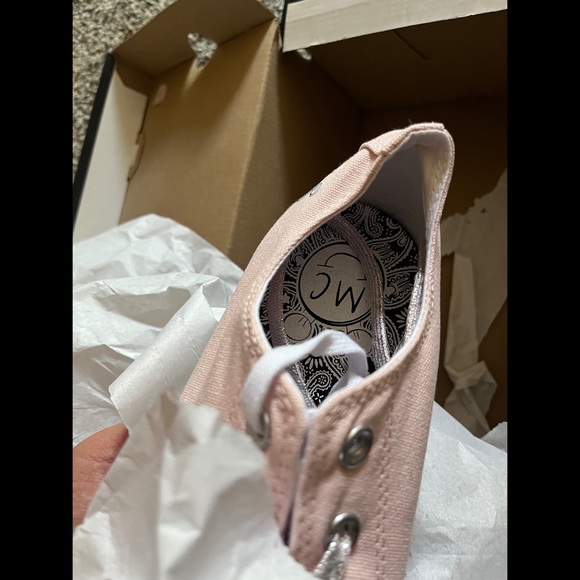 ✨ 3x HP ✨ BNIB ✨ LE ✨ Smiley Miley Cyrus Short/Classic Sneakers ✨ - Picture 7 of 15